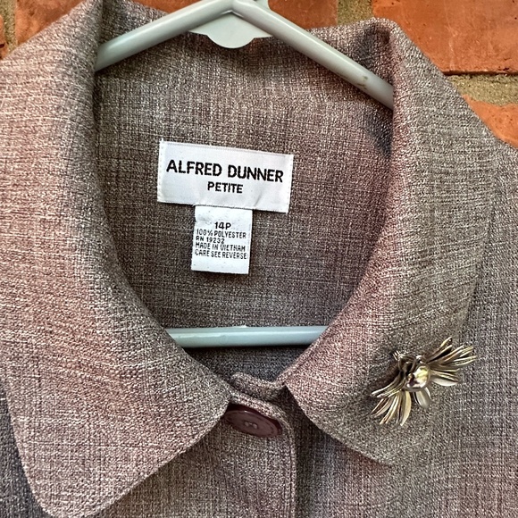 Alfred Dunner Petite Gray Blazer with Flower Pin ~ 14P - Picture 3 of 5